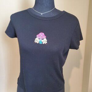Black mushroom crop tee